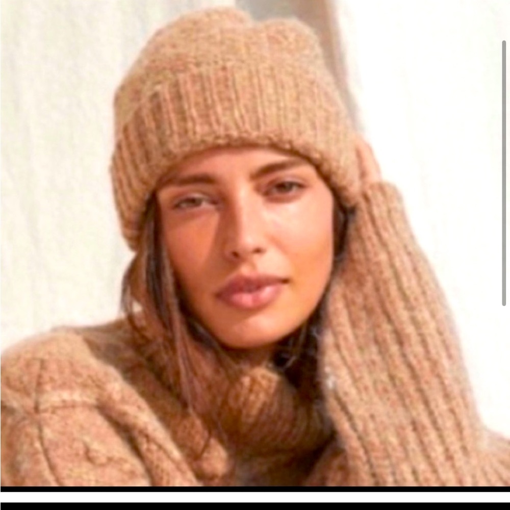 Lunya Tan Brown Chunky Alpaca Wool
Beanie Hat